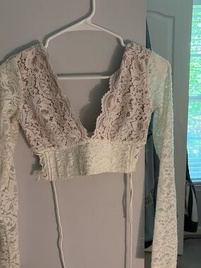 Tiger Mist Ivory Lace Long Sleeve V-Neck Crop Top
